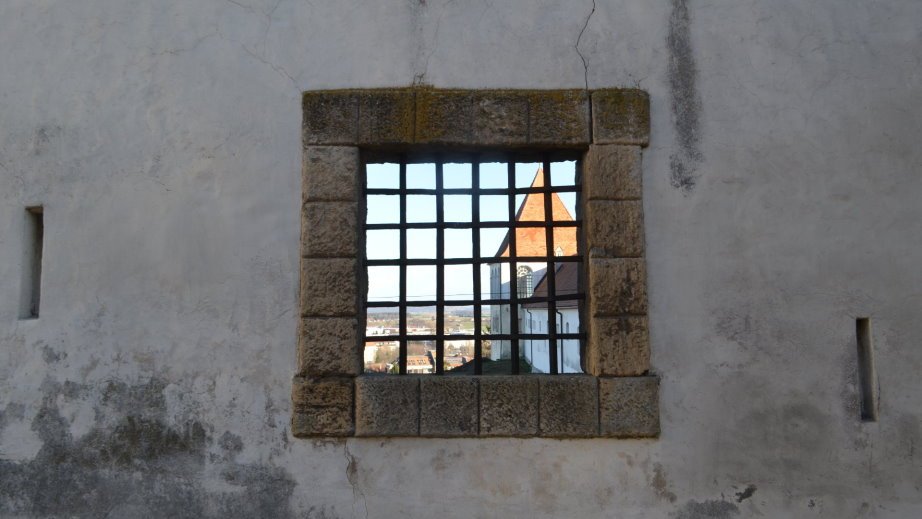 Okno na Ptujskem gradu